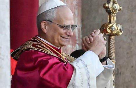 Un cardinale rivela: "Al Conclave Prevost ha avuto molto pi di 100 voti" | Lui: "Raccogliamo eredit e riprendiamo il cammino di Francesco"